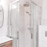 Appartement Spacieux T4 Avec Jacuzzi, 110m² Avec Parking - - Fr-1-546-49
